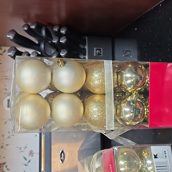 Vintage. 2 Packages of Gold Shatterproof Ornaments 30 Count Each - Picture 5 of 5